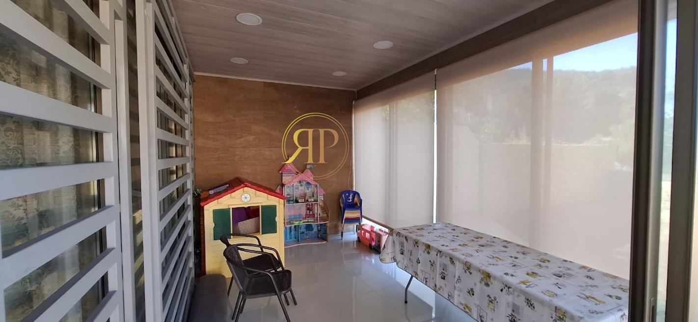 MODERN HOME For Sale in Ain Aalaq 