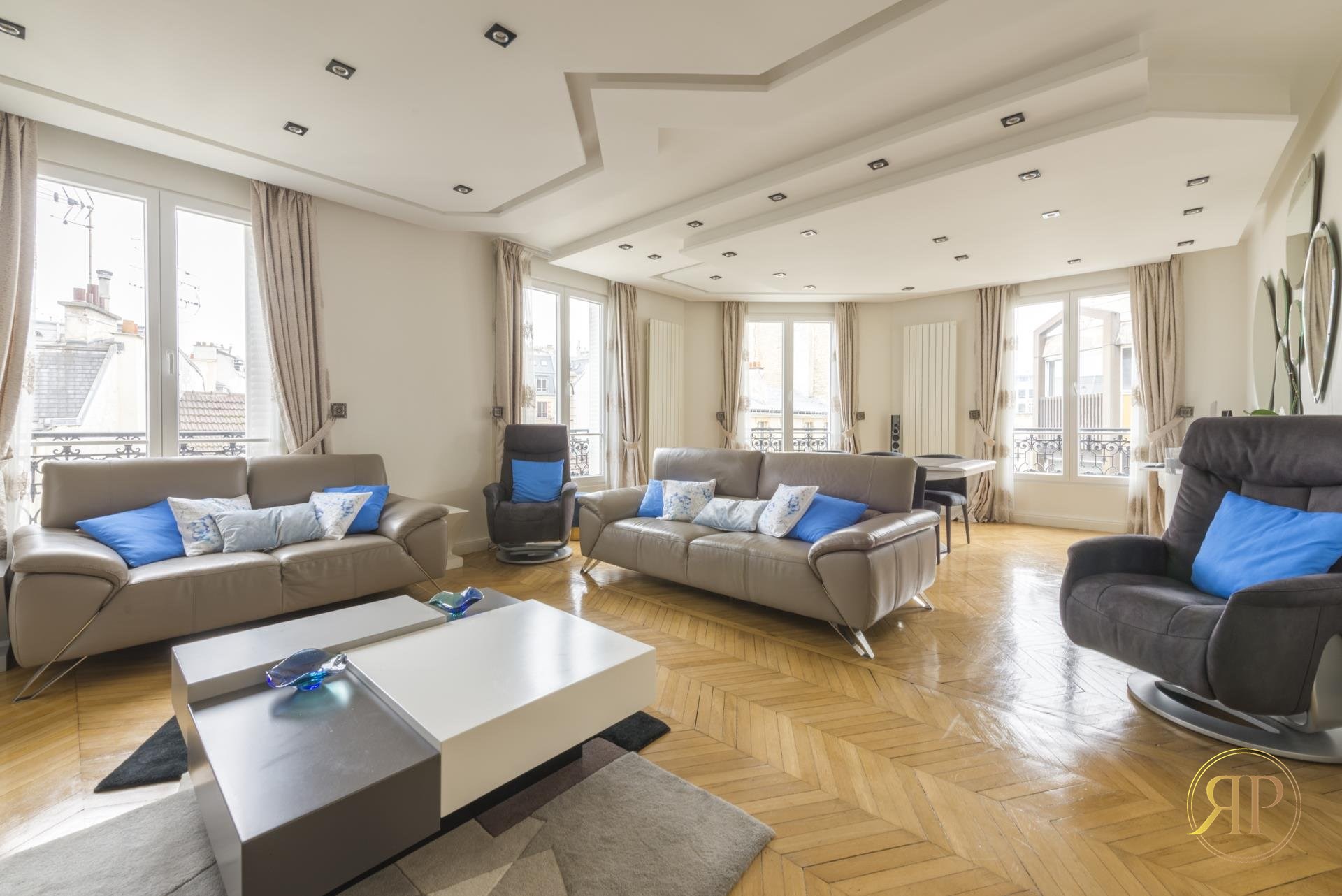 Simplex for sale in Etoile, Paris 16e