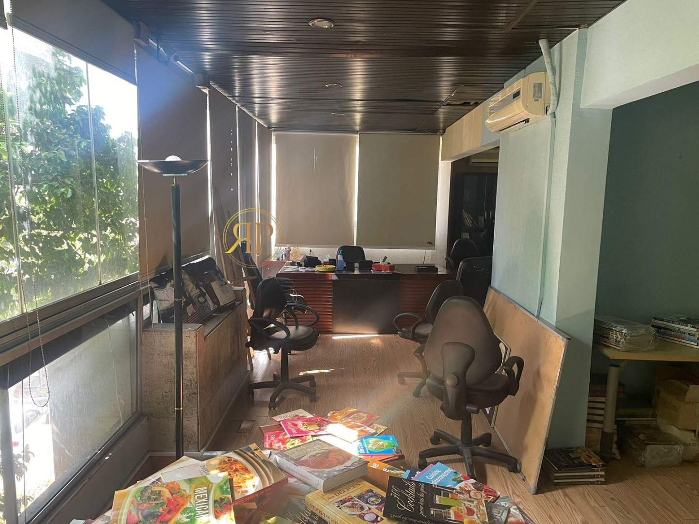 Achrafieh office for RENT