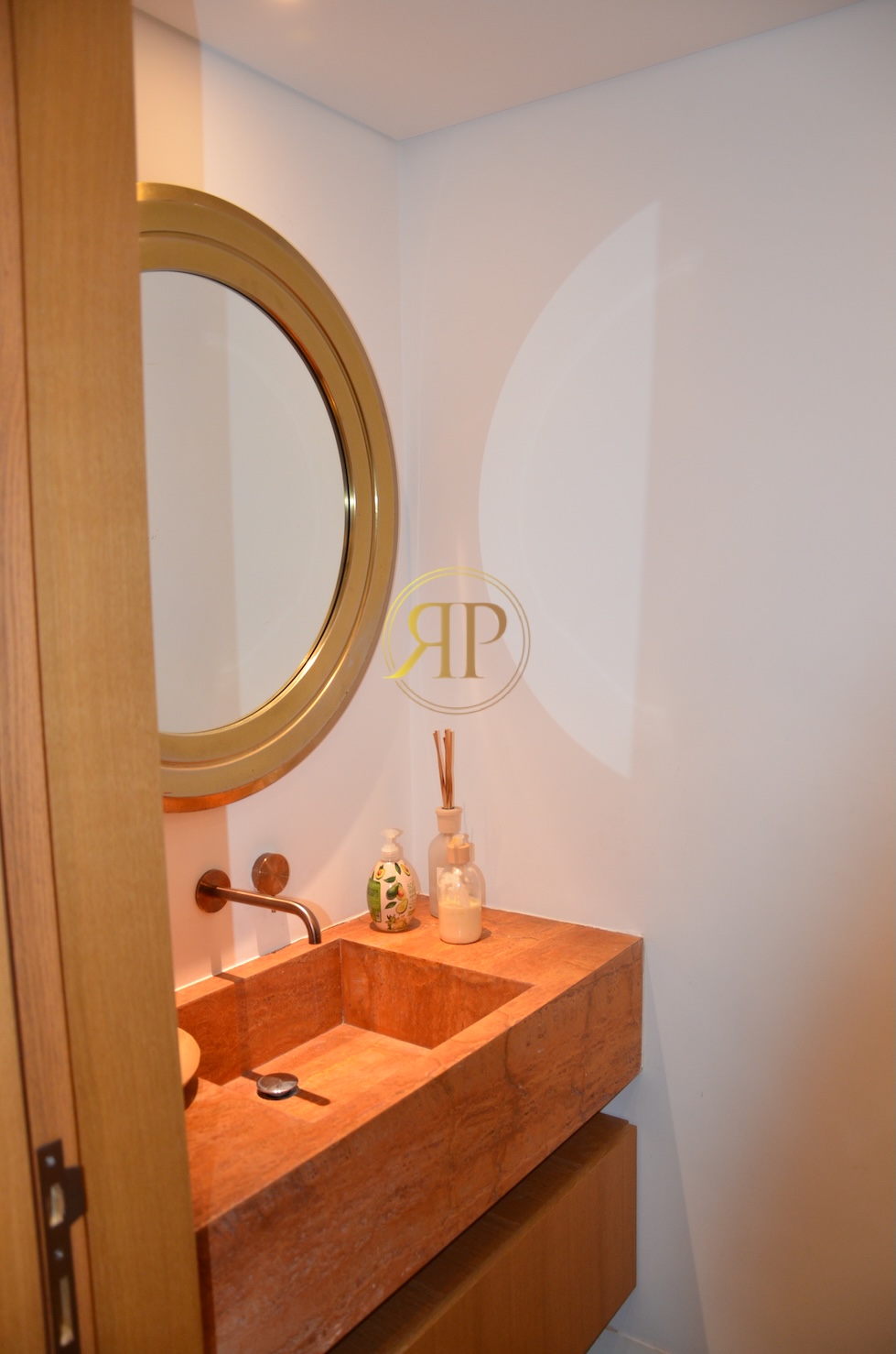 Luxurious 365m2 Apartment for Sale in Minet El Hosn