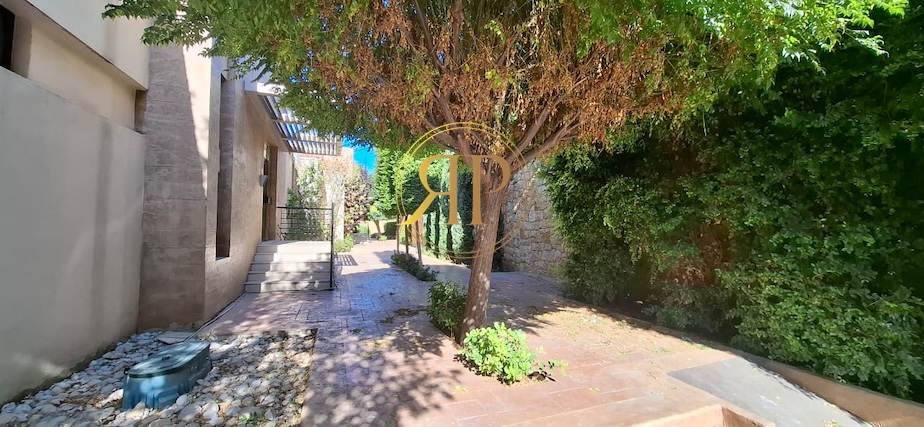MODERN HOME For Sale in Ain Aalaq 
