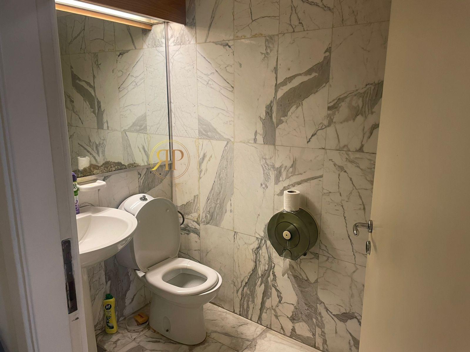 Achrafieh office for RENT