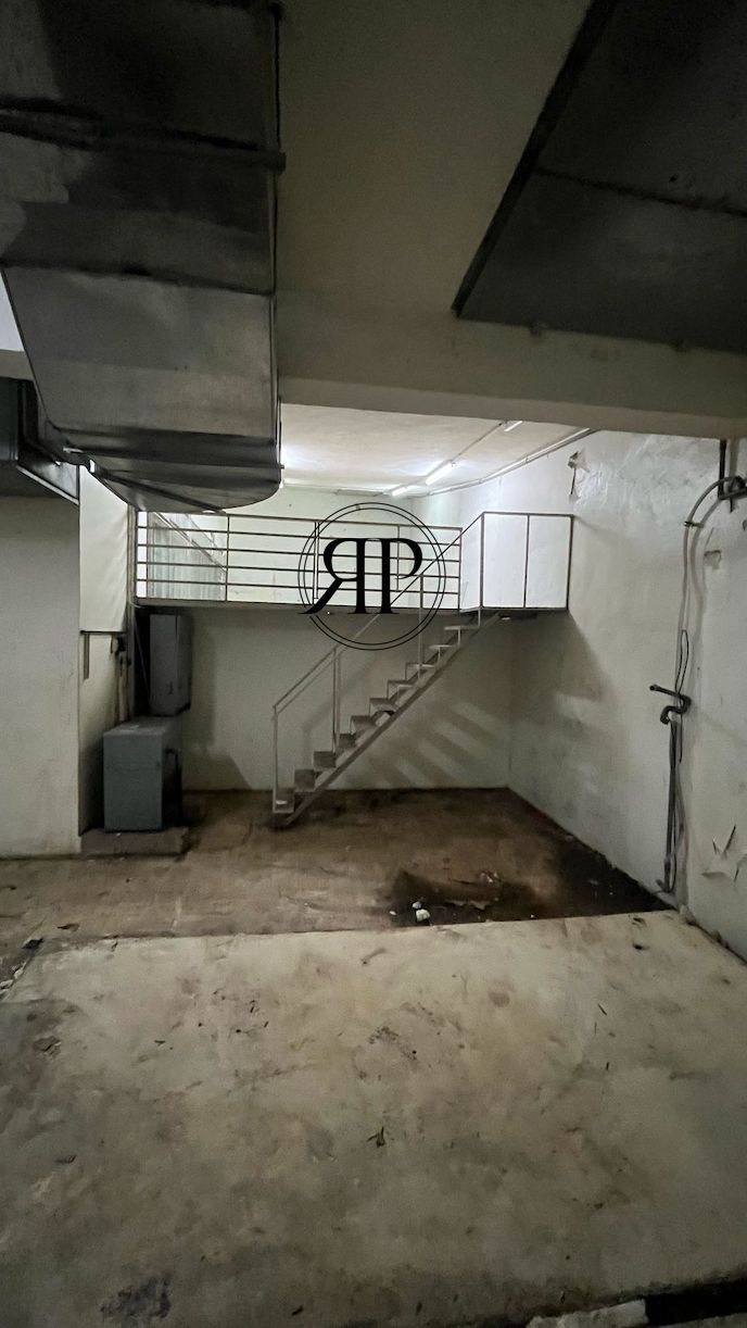 223m2 Warehouse for RENT in Achrafieh