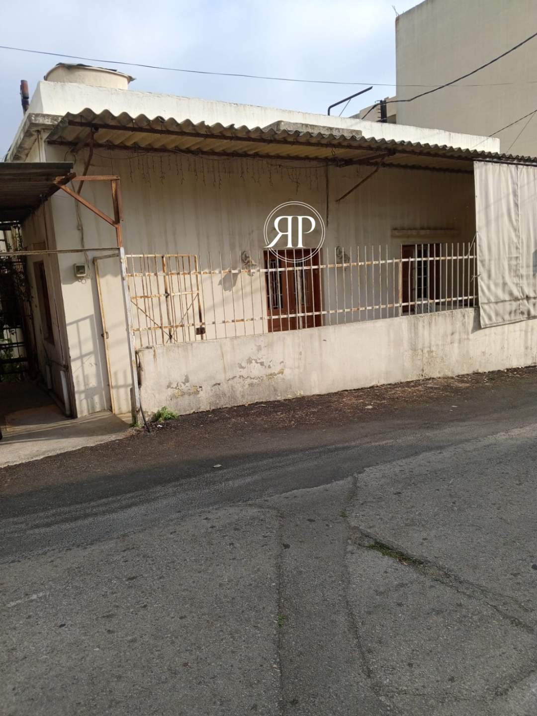 Old House with Garden on a LAND for SALE in Daroun-Harissa