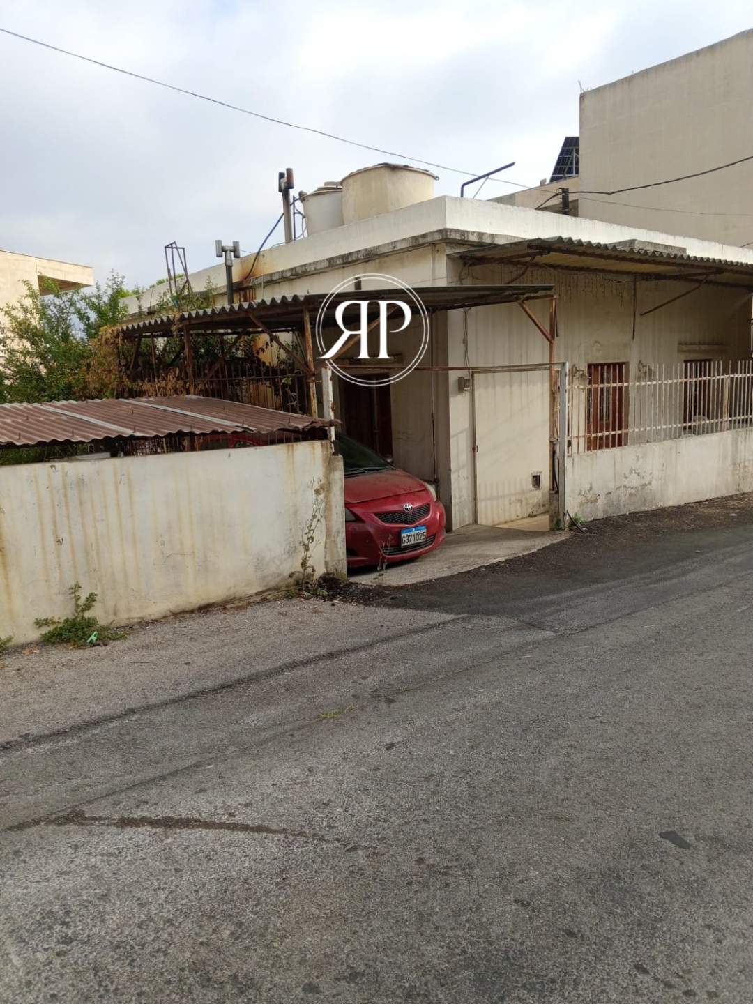 Old House with Garden on a LAND for SALE in Daroun-Harissa