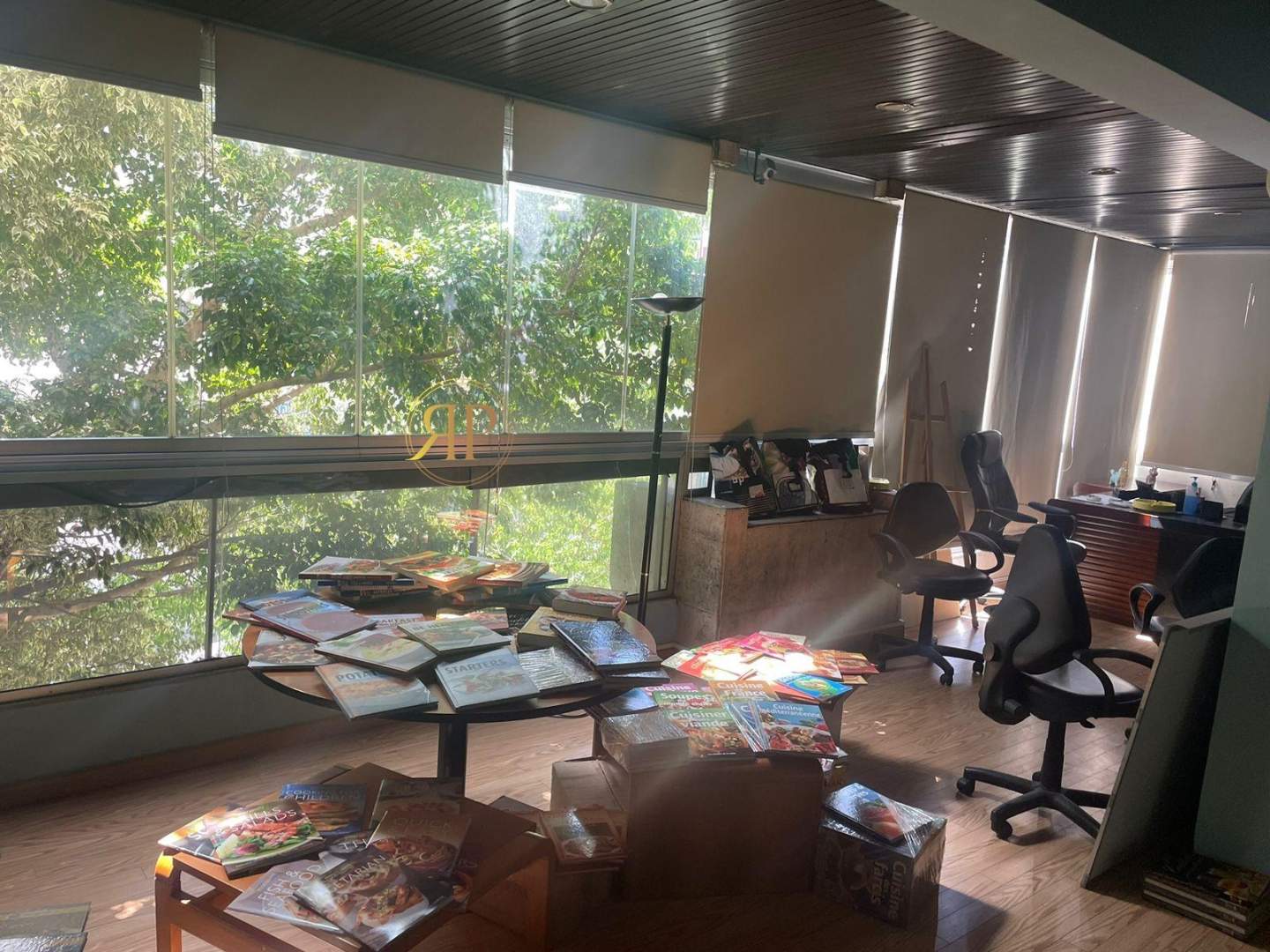 Achrafieh office for RENT