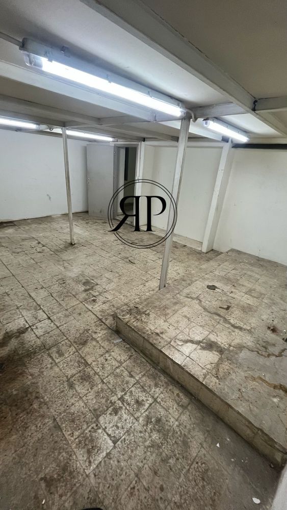 223m2 Warehouse for RENT in Achrafieh