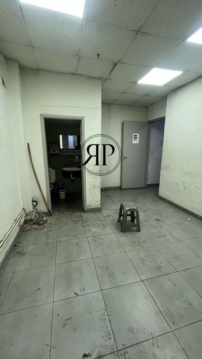 223m2 Warehouse for RENT in Achrafieh