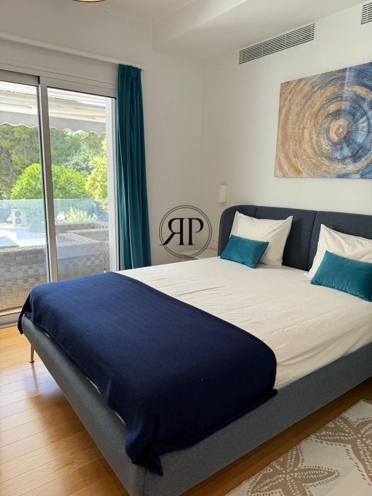 Duplex With Private Pool in Athens