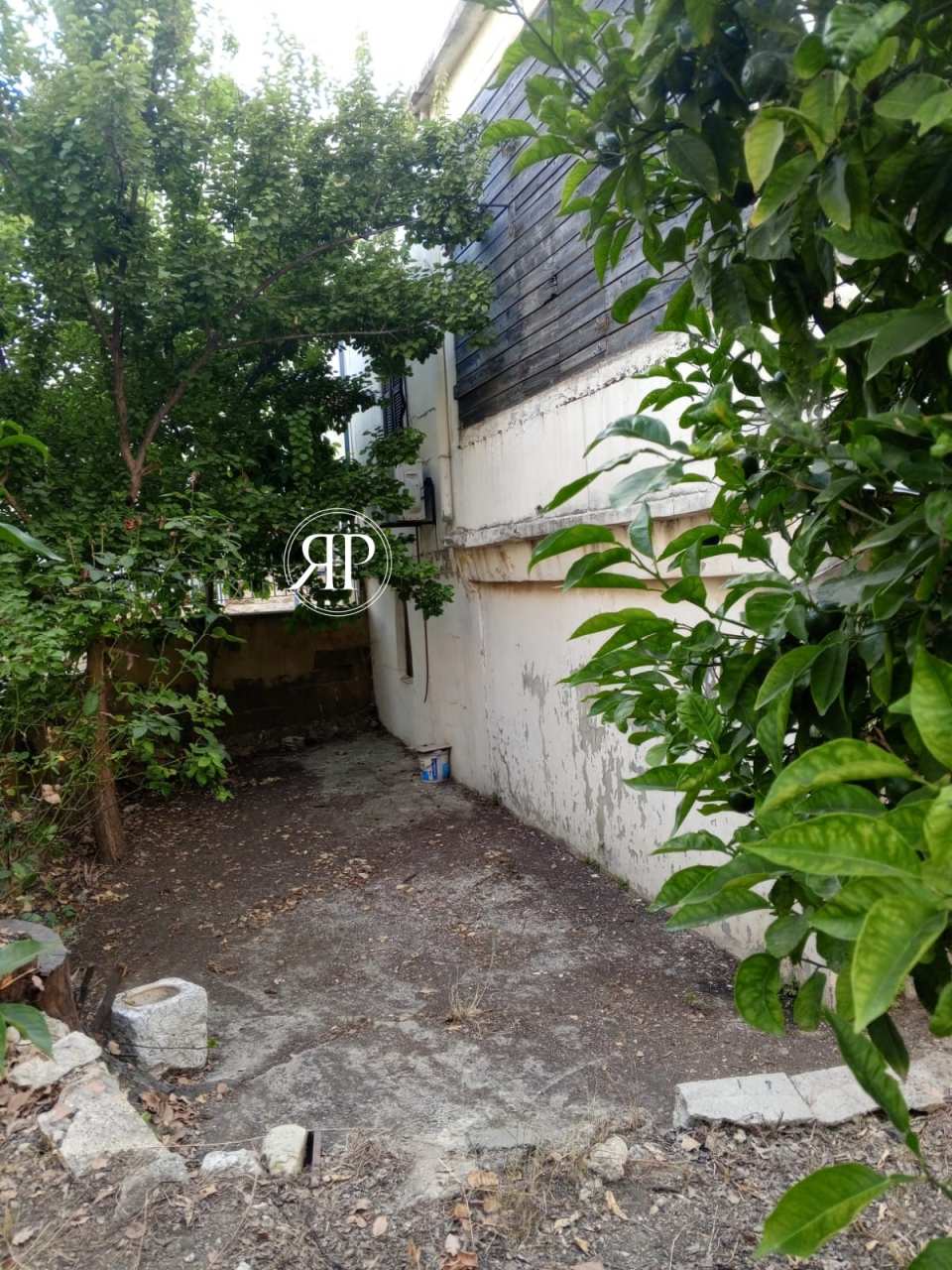 Old House with Garden on a LAND for SALE in Daroun-Harissa